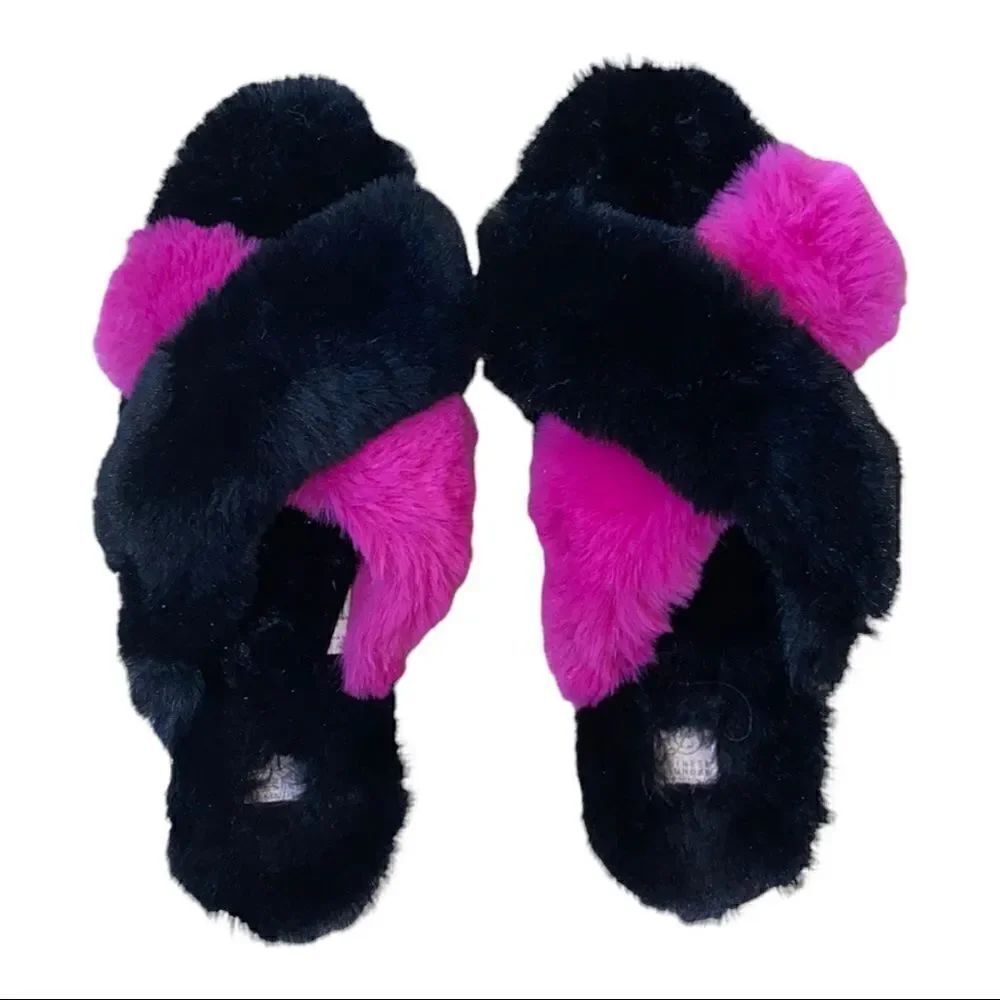 Chinese Laundry Black and Pink Fuzzy Slippers Size 11/12